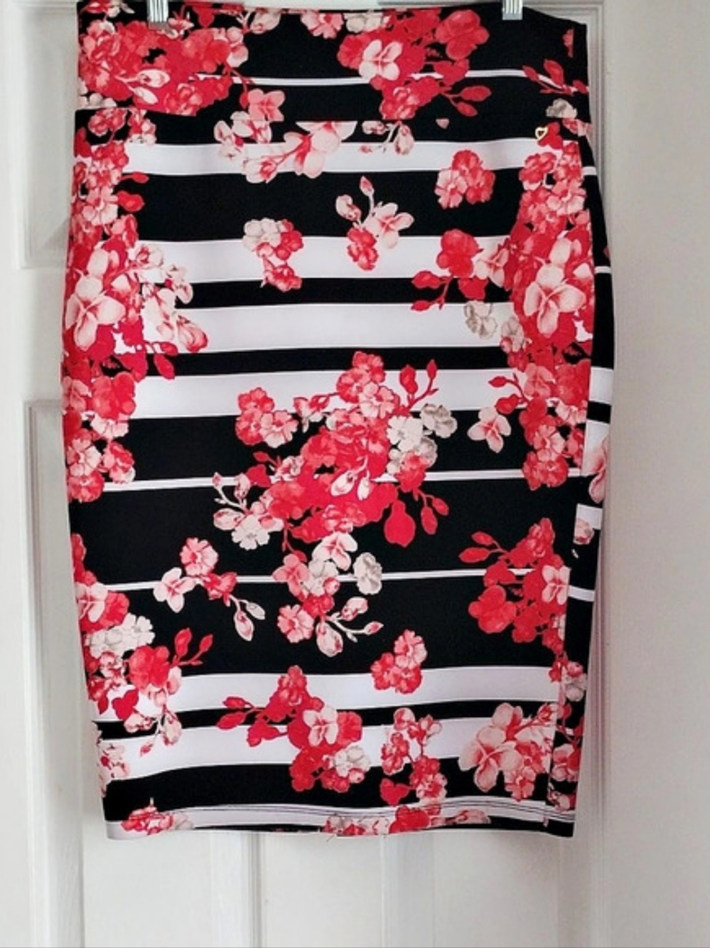Tralalia Sodi Floral Striped Mini Skirt in Black & Red Size Large Like New